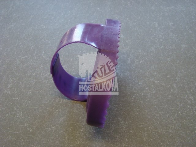 Hřbílko plastové vroubek